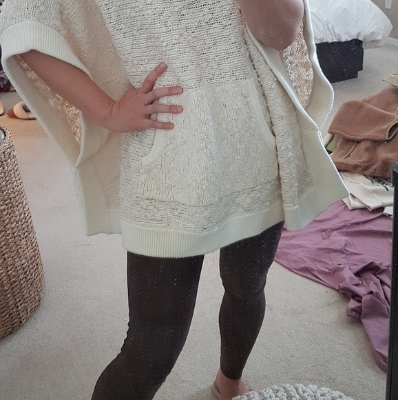 🎉Sold At MP🎉Free people easy breezy poncho sweater  Size M - Picture 3 of 12